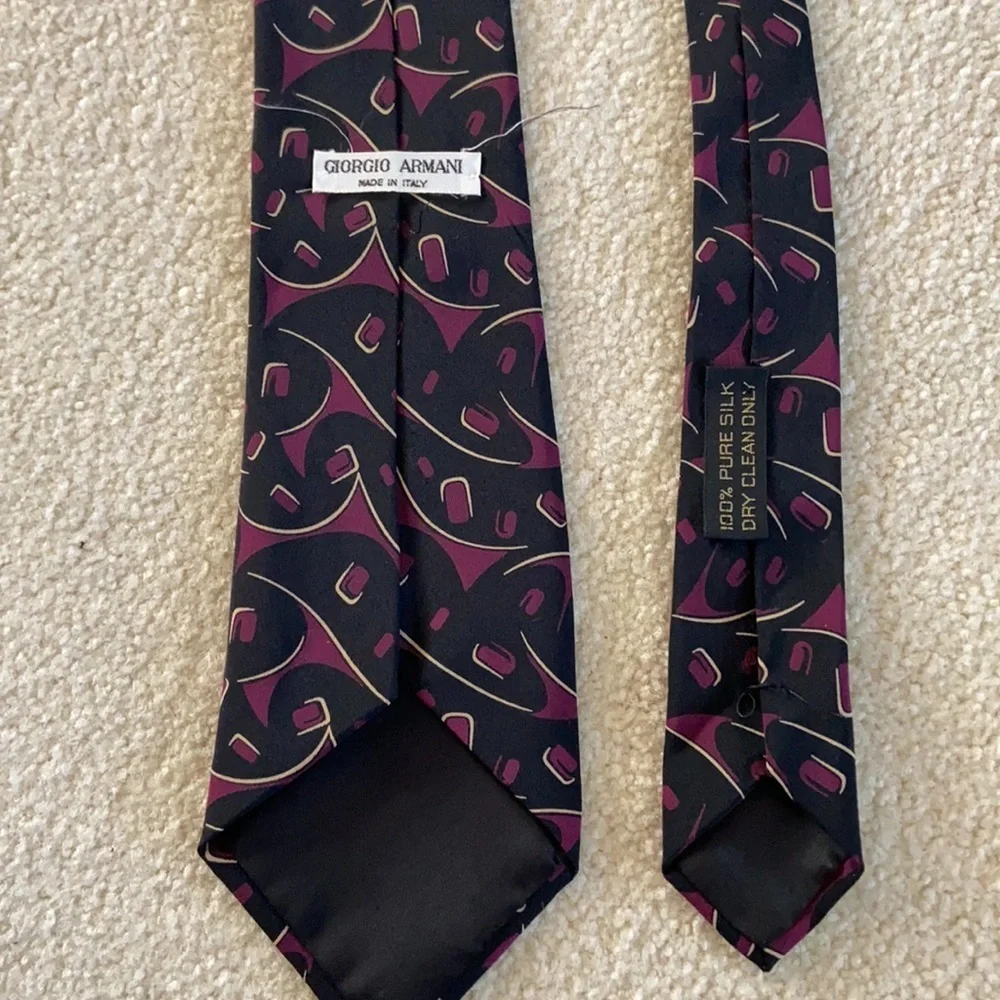 Giorgio Armani silk tie Made in Italy black/cranberry/cream color 9 cm